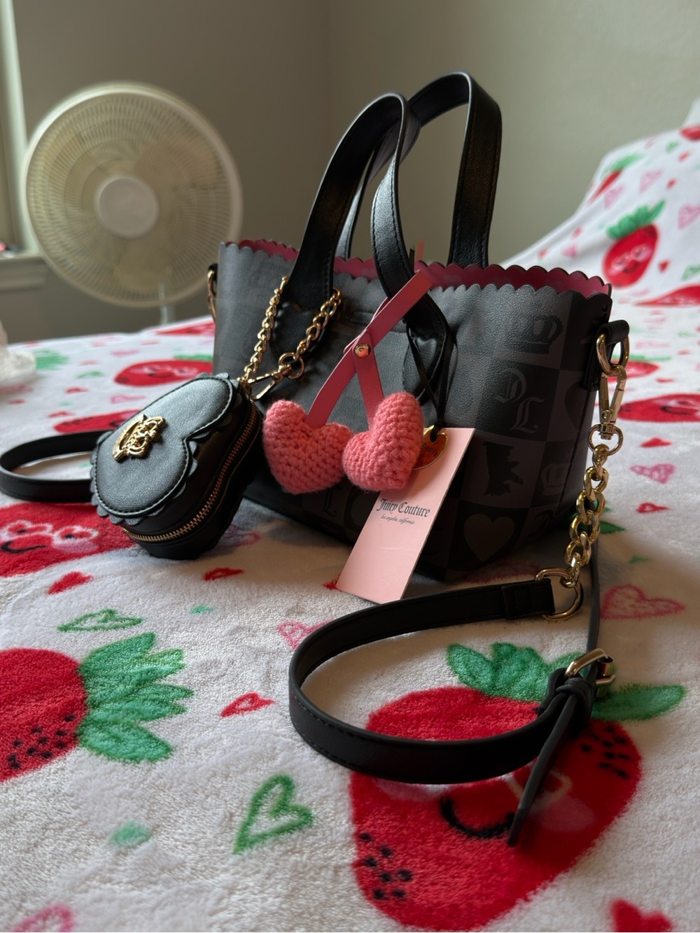 Juicy Couture black & pink heart-shaped handbag 👛💖🐈‍⬛